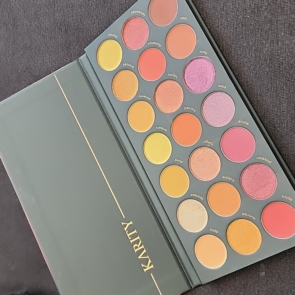 Karity - Picante - Eyeshadow Palette - Vibrant Shades